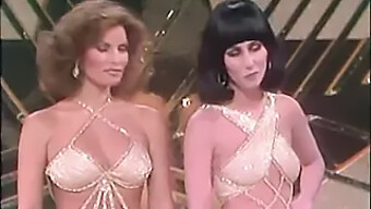 La Rubia Cougar Cher Y La Milf Raquel Welch En La Erótica Vintage