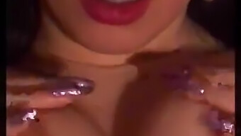 Sinnliches Masturbieren Und Blowjob Des Latinagirls