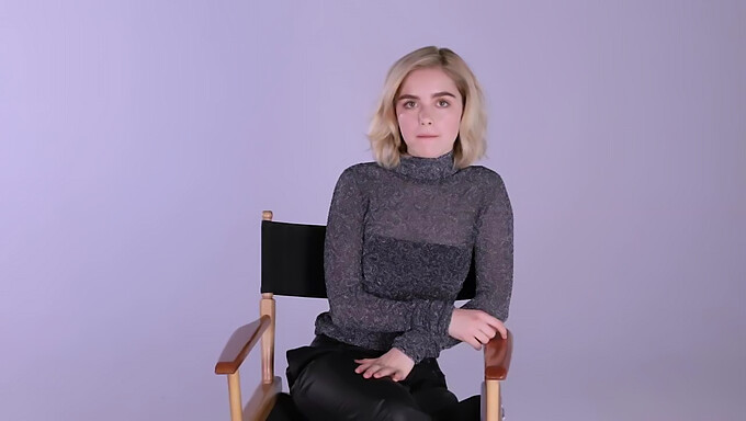 Regardez La Vidéo De Masturbation Mignonne De Kiernan Shipka