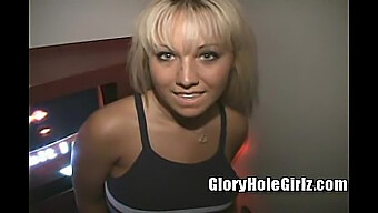 Blonde Bombe Jasmine Giver Et Hardcore Blowjob I Gloryhole Video