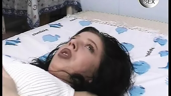 Adolescenta Germană Seduce Cu Footjob Și Sex Brutal