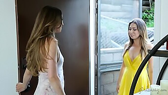 Melissa Moore És Capri Anderson Érzéki Twining Akcióban