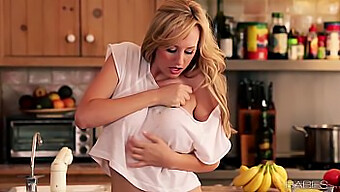 Brett Rossi W Namiętnym Spotkaniu Z Hungry For Love Na Babes.Com