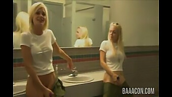 Jesse Jane Och Riley Steele Visar Upp Sina Oförglömliga Muntliga Färdigheter.