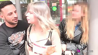 Göğüslü Milf Aris Dark, Sert Becerileriyle Baştan Çıkarmak Için Geri Dönüyor